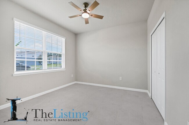 Building Photo - 3685 Kings Canyon Dr