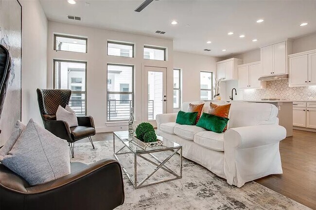 Building Photo - 4710 Virginia Ave