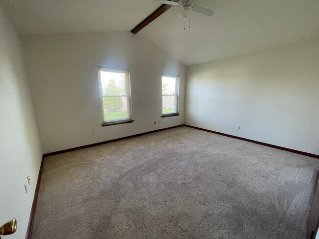 Building Photo - 3 Bedroom Near Mariposa Park in Taylor Ranch