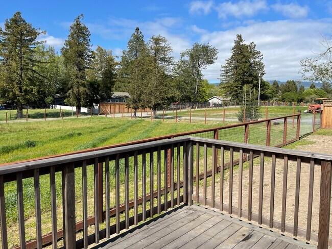 Building Photo - 350 Palm Ave