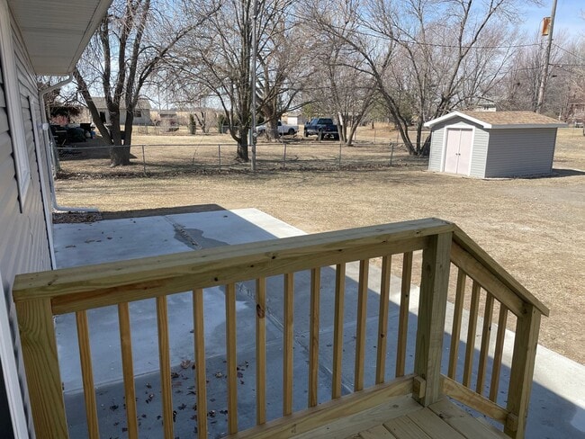 Building Photo - Rare find!