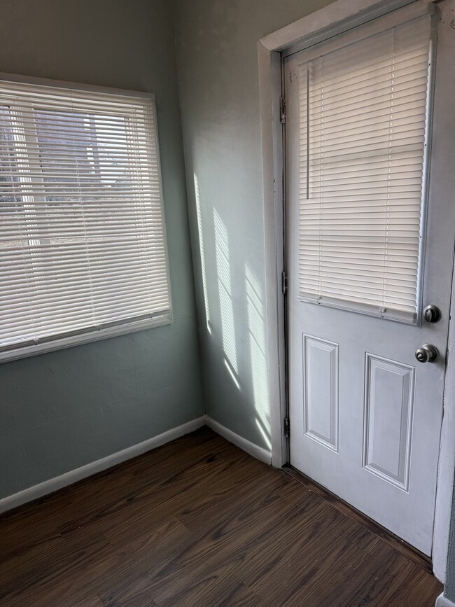 Building Photo - 1310 Pirl St