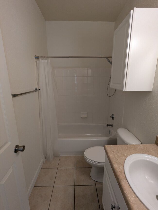 Building Photo - 4833 NW 46th Pl