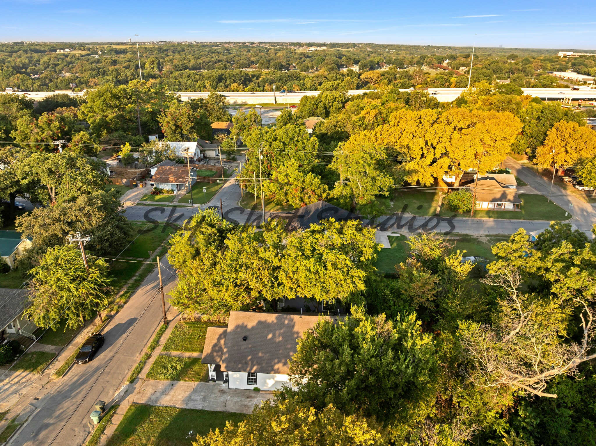 Building Photo - 323 W Cherry St