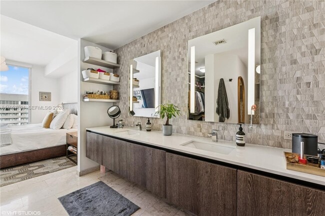 Building Photo - 88 SW 7th St