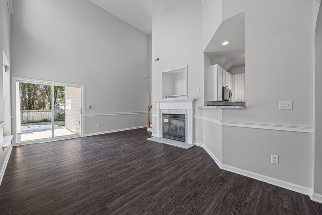 Building Photo - Idyllic 3-bed, 2.5 bath in the desirable W...