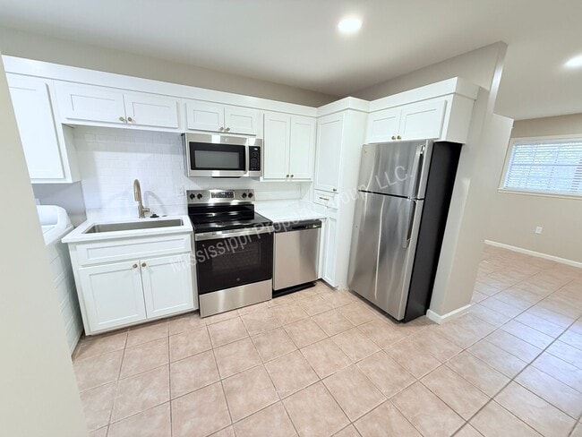 Building Photo - Renovated 2BR/1BA For Rent