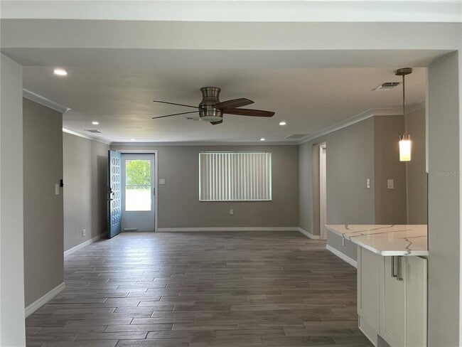 Building Photo - 1327 Honor Dr