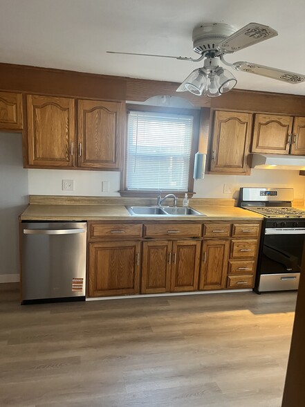 Building Photo - 52 Gould Dr