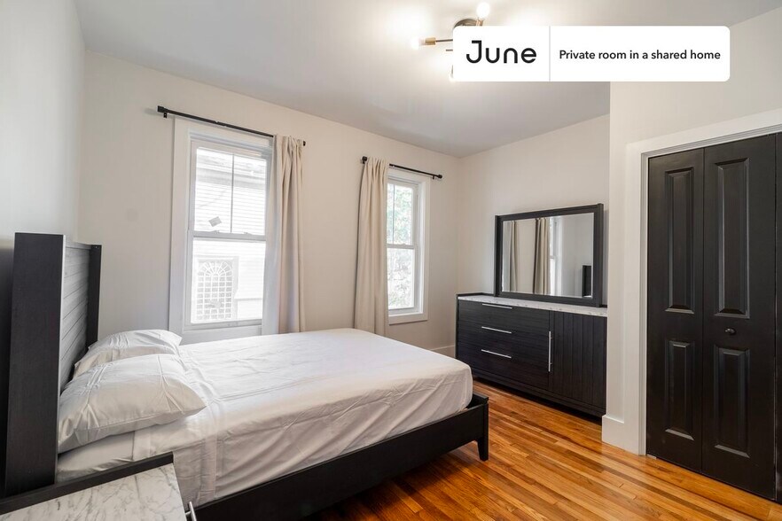 Building Photo - Room in Shared 5 bed/2 bath home in Roxbury