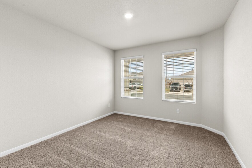 Building Photo - 15011 Maskette Ave