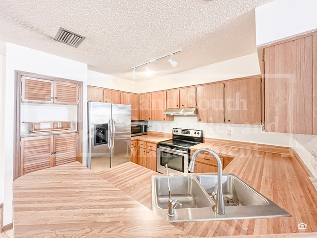 Building Photo - 735 Mikasuki Dr