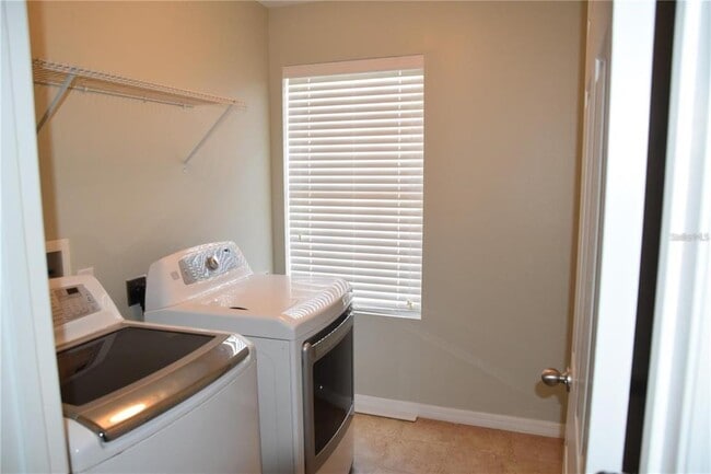 Building Photo - 711 Meadow Glade Dr