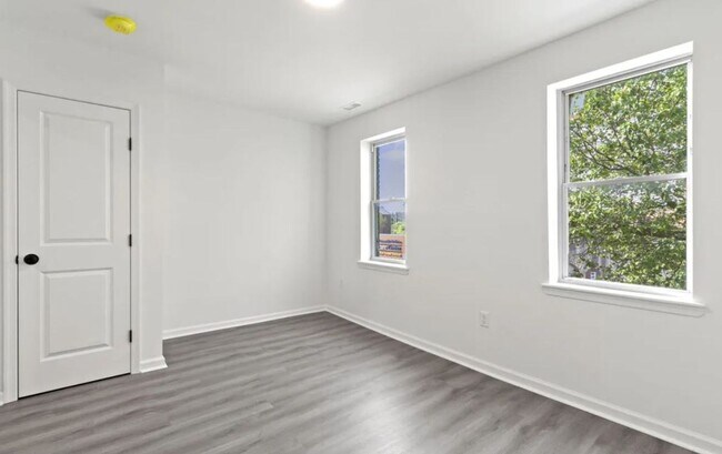 Building Photo - 4149 Lancaster Ave
