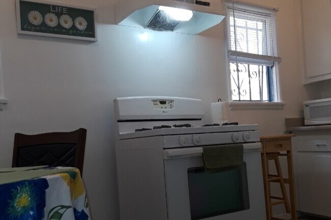 Building Photo - 11053 Venice Blvd