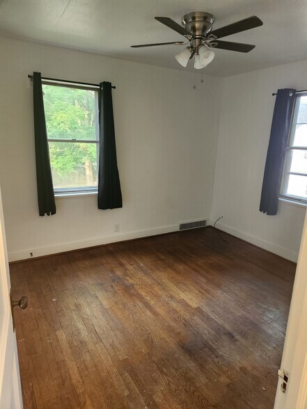 Bedroom - 610 Sycamore St