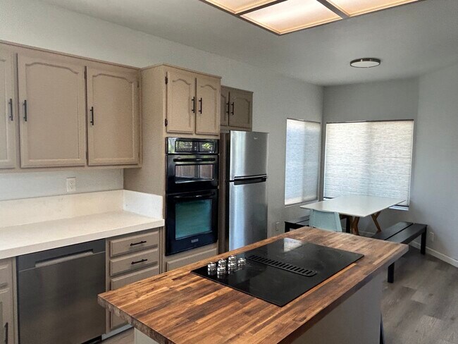 Building Photo - 2835 Cherry Hills Dr