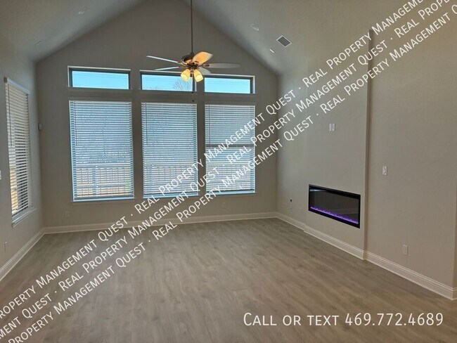 Building Photo - 1862 Silver Birch Rd