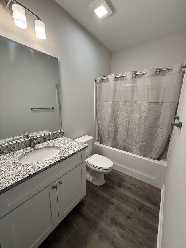 Building Photo - Three bedroom, 2 bath house in Graham