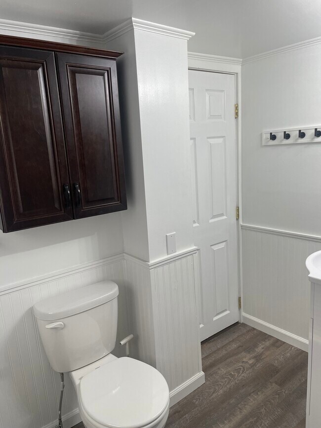 Building Photo - 242 N Hamilton St