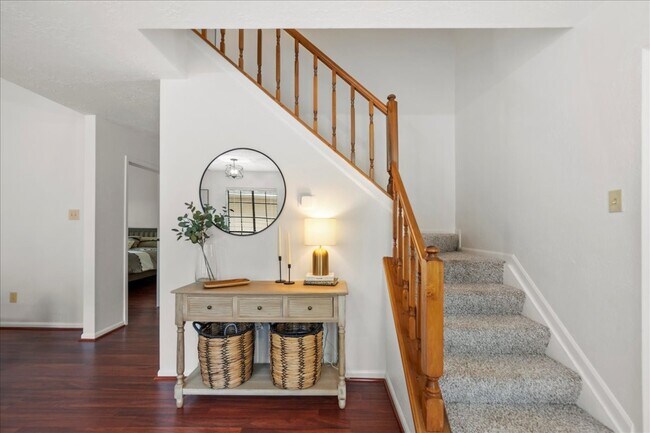 Building Photo - 7752 High Village Dr