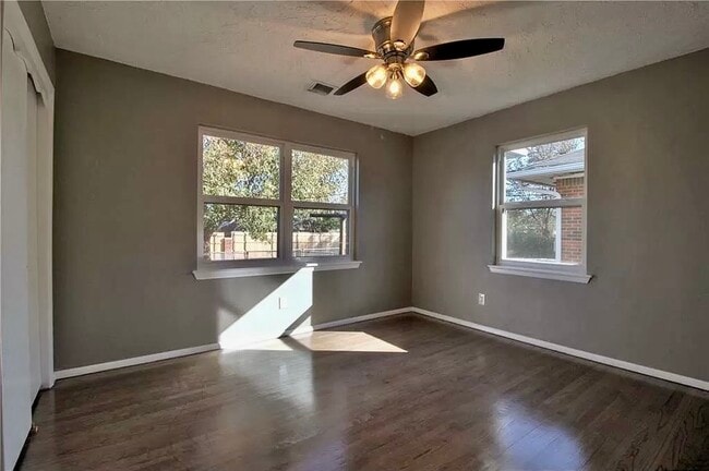 Building Photo - 10616 Greystone Ave