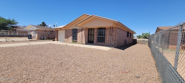 Building Photo - 5761 Longview Dr