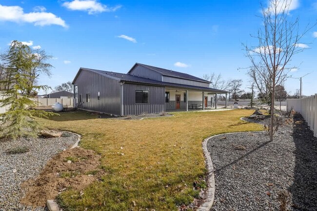 Building Photo - 303 CM Rdg Ln