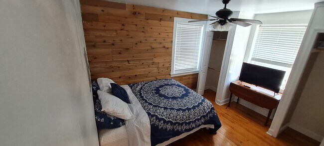 Building Photo - 9641 Norfolk Ave