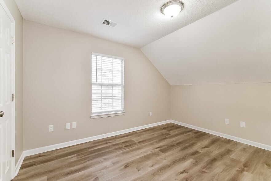 Building Photo - 1607 Central Trails Dr