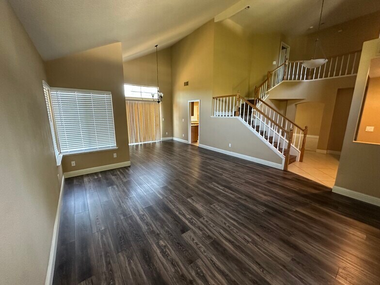 Building Photo - 1570 Deer Run Ln