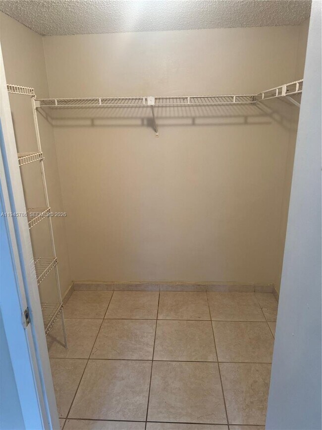 Building Photo - 9999 Summerbreeze Dr