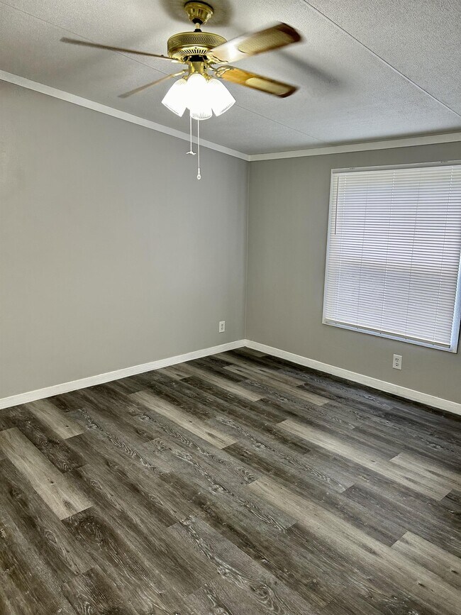 Building Photo - 508 Walnut Way