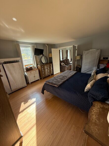 Building Photo - 248 Douglas Pike