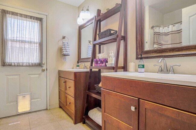 Building Photo - 39795 Regency Way