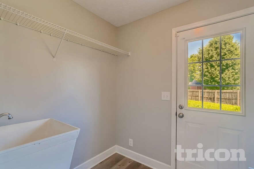 Building Photo - 2718 Annapolis Ct