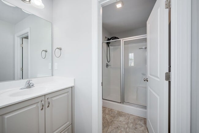 Building Photo - 3 Bedroom 2.5 Bath Townhouse