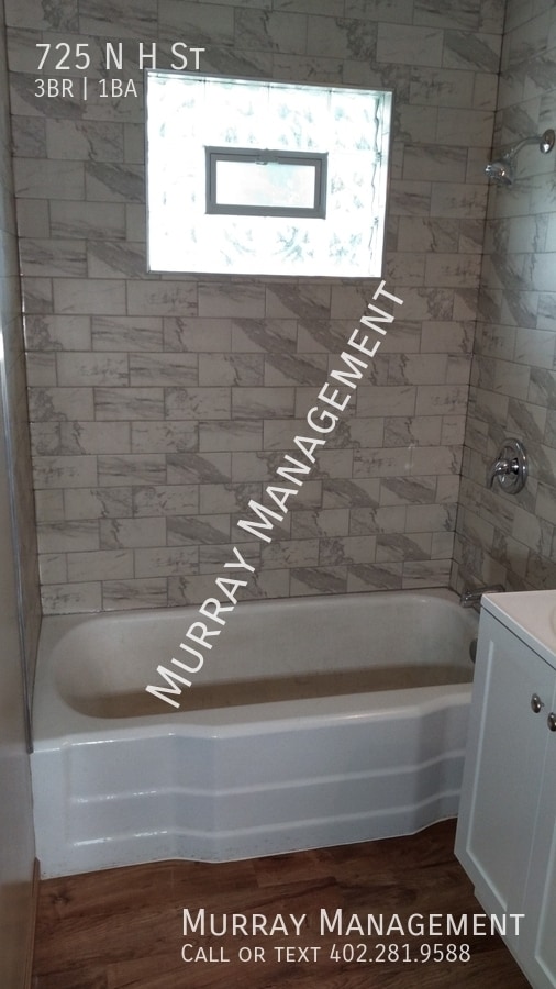 Building Photo - 725 N H St