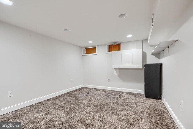 Building Photo - 1730 E Chase St