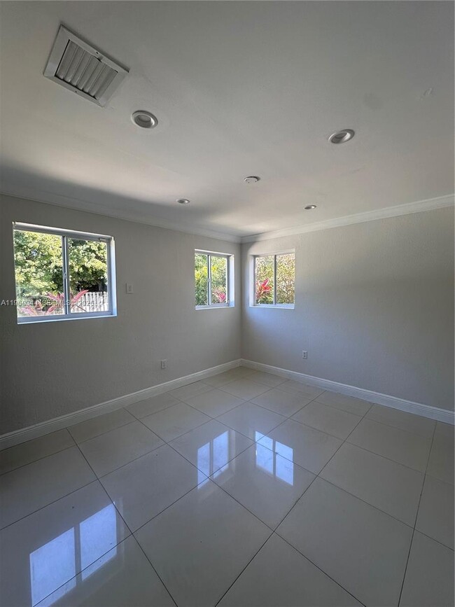 Building Photo - 3121 NW 3rd Ave