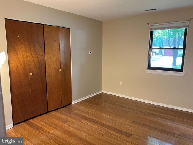 Building Photo - 101 Fantasia Dr