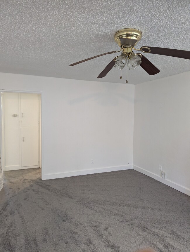 Nice size living room and dining area - 9512 Hillside St