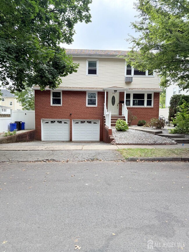 Primary Photo - 134 Oak St