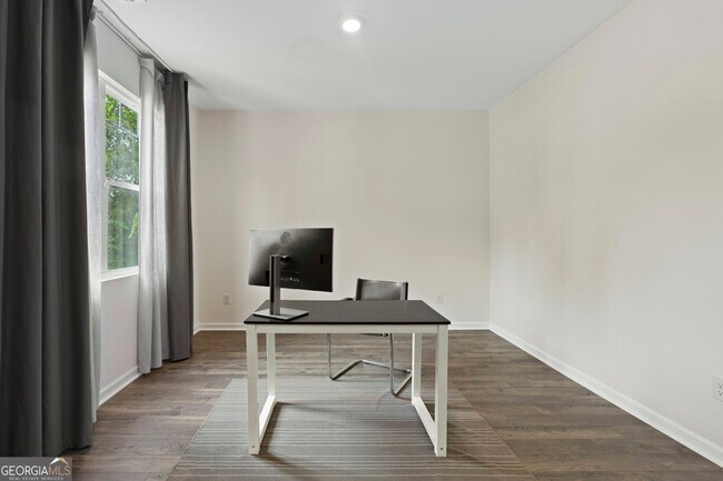 Building Photo - 3645 Beaconfield Ct SE