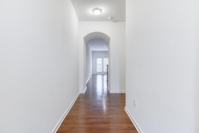 Building Photo - 5070 Longview Walk