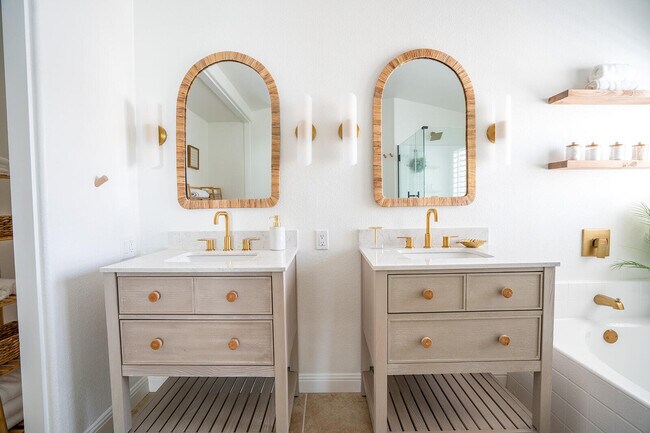 Building Photo - 45150 Birchcrest Cir