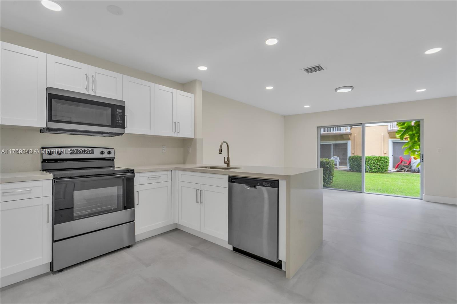 Building Photo - 3167 SW 129th Ter