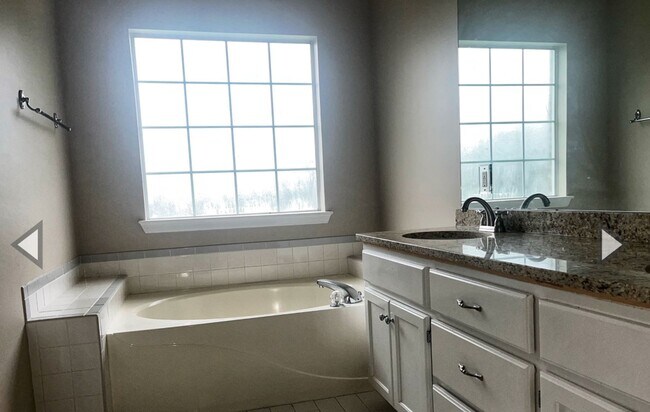 Building Photo - Fine Silver Living in Silver Pointe