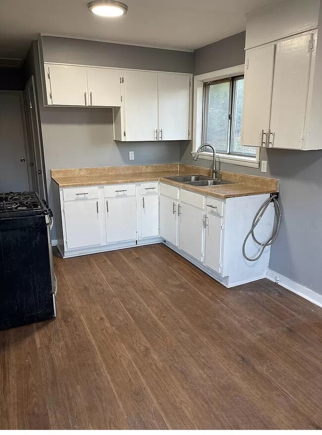 Building Photo - 727 Silver St