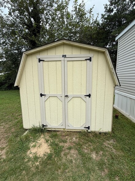 Building Photo - 518 S English Creek Rd